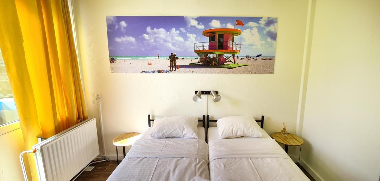The Flying Pig Beach Hostel Noordwijk Exterior photo