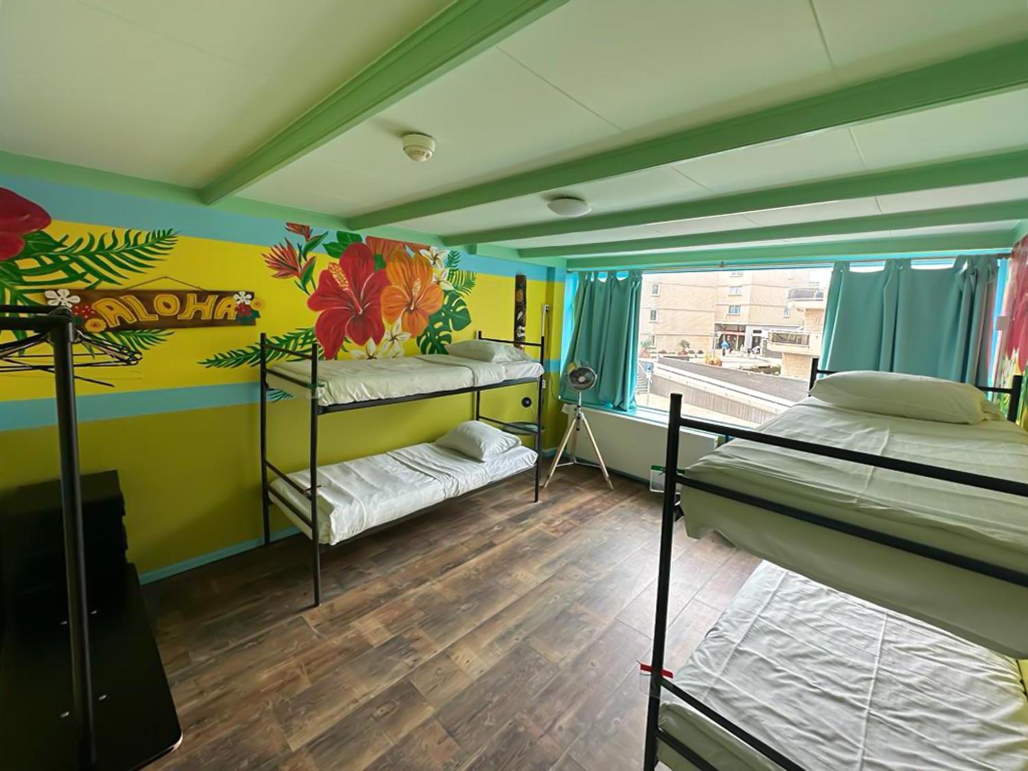 The Flying Pig Beach Hostel Noordwijk Exterior photo
