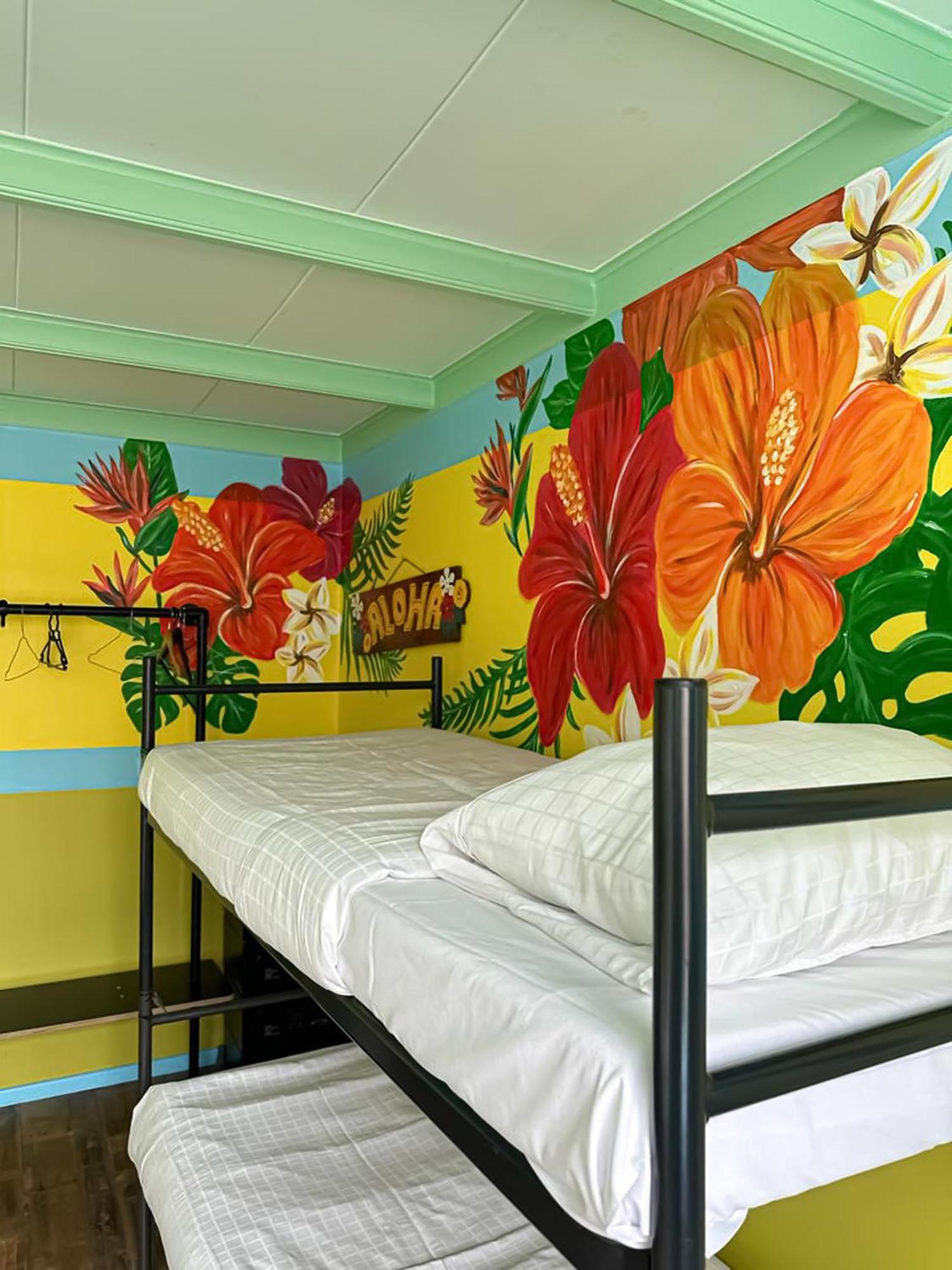 The Flying Pig Beach Hostel Noordwijk Exterior photo