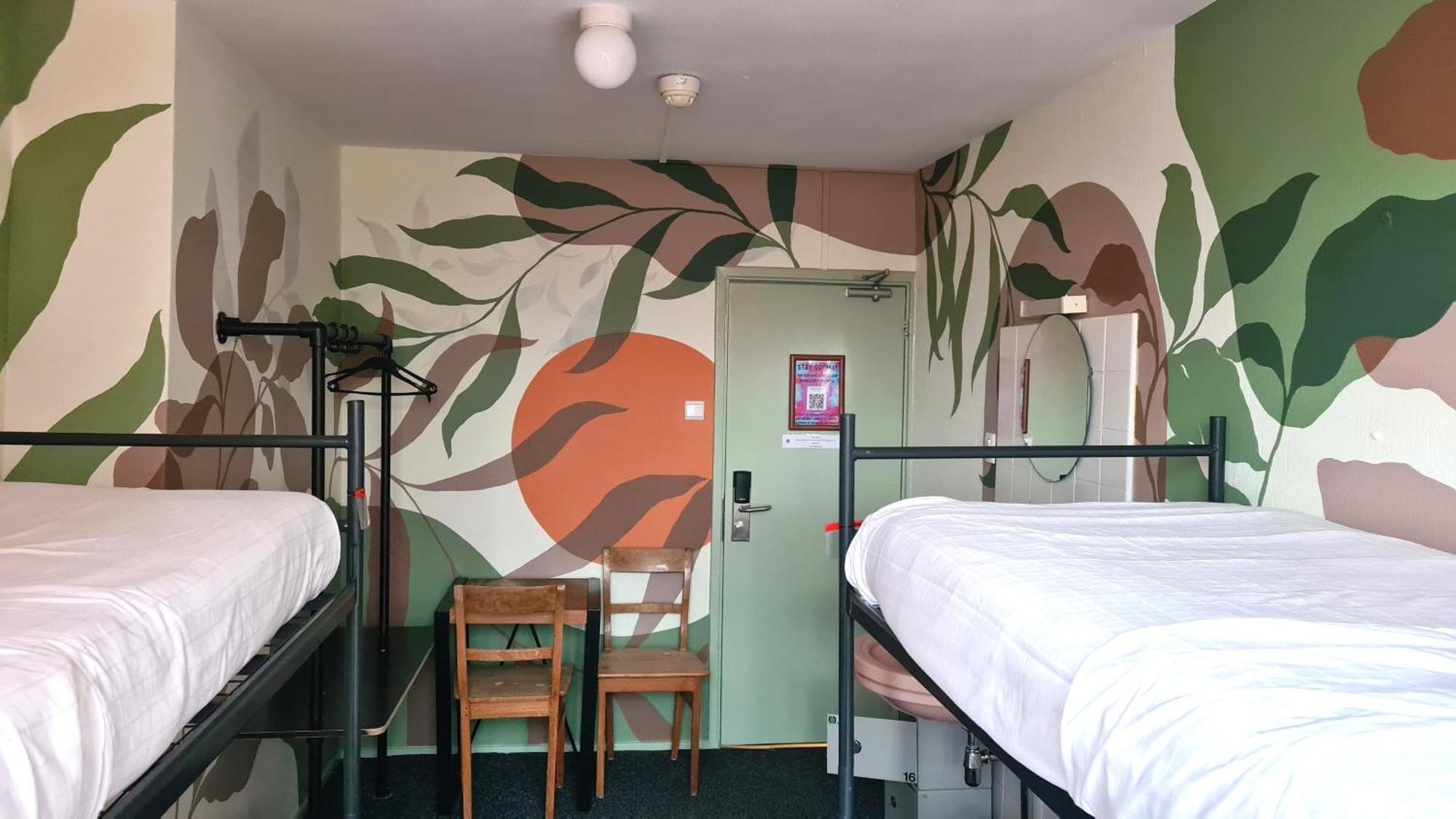 The Flying Pig Beach Hostel Noordwijk Exterior photo