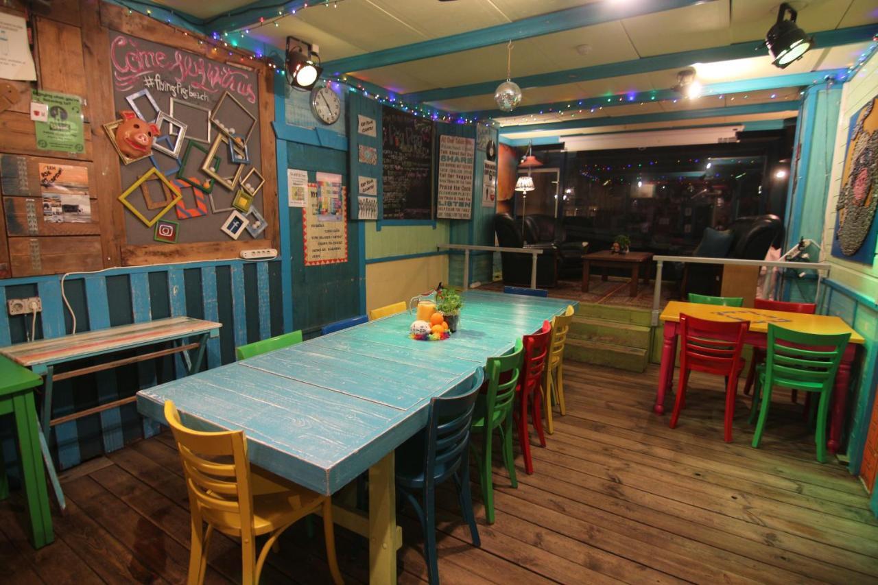 The Flying Pig Beach Hostel Noordwijk Exterior photo